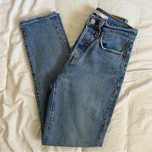 LEVI’S Wedgie Jean (24) - Picture 2 of 9